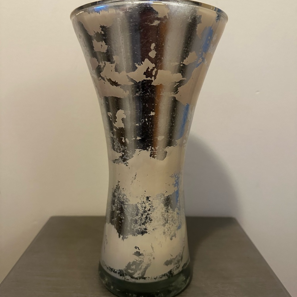 Elegant Silver and Cream Glass Vase - Picture 2 of 4